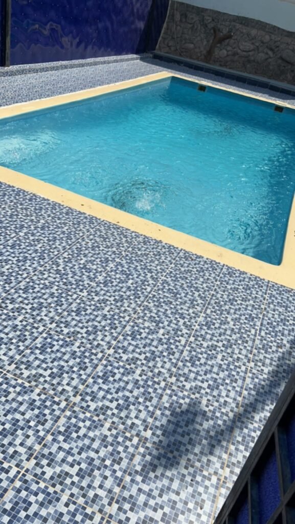 استراحة نيلوفر..مجالس رجال ونساء وملعب كرة قدم أو كرة طائرة ومسبح للكبار وألعاب أطفال. جدة شاليهات واستراحات السعودية